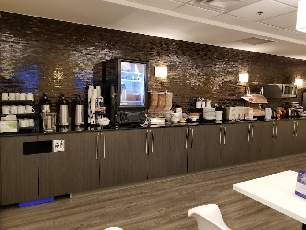 Best Western Plus Airport Inn & Suites Saskatoon Dış mekan fotoğraf