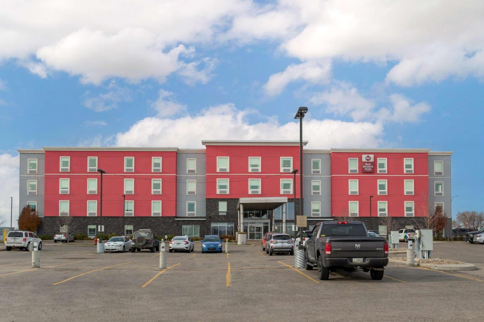Best Western Plus Airport Inn & Suites Saskatoon Dış mekan fotoğraf
