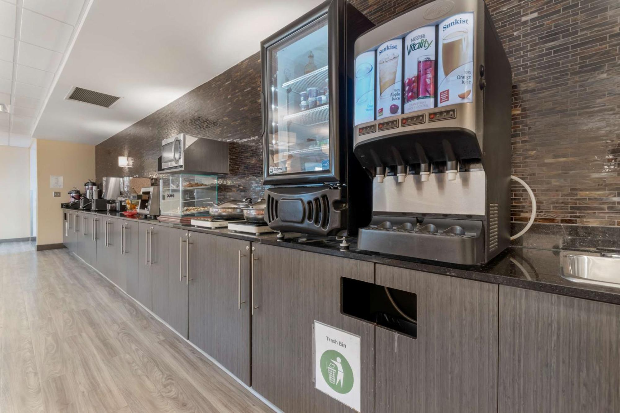 Best Western Plus Airport Inn & Suites Saskatoon Dış mekan fotoğraf