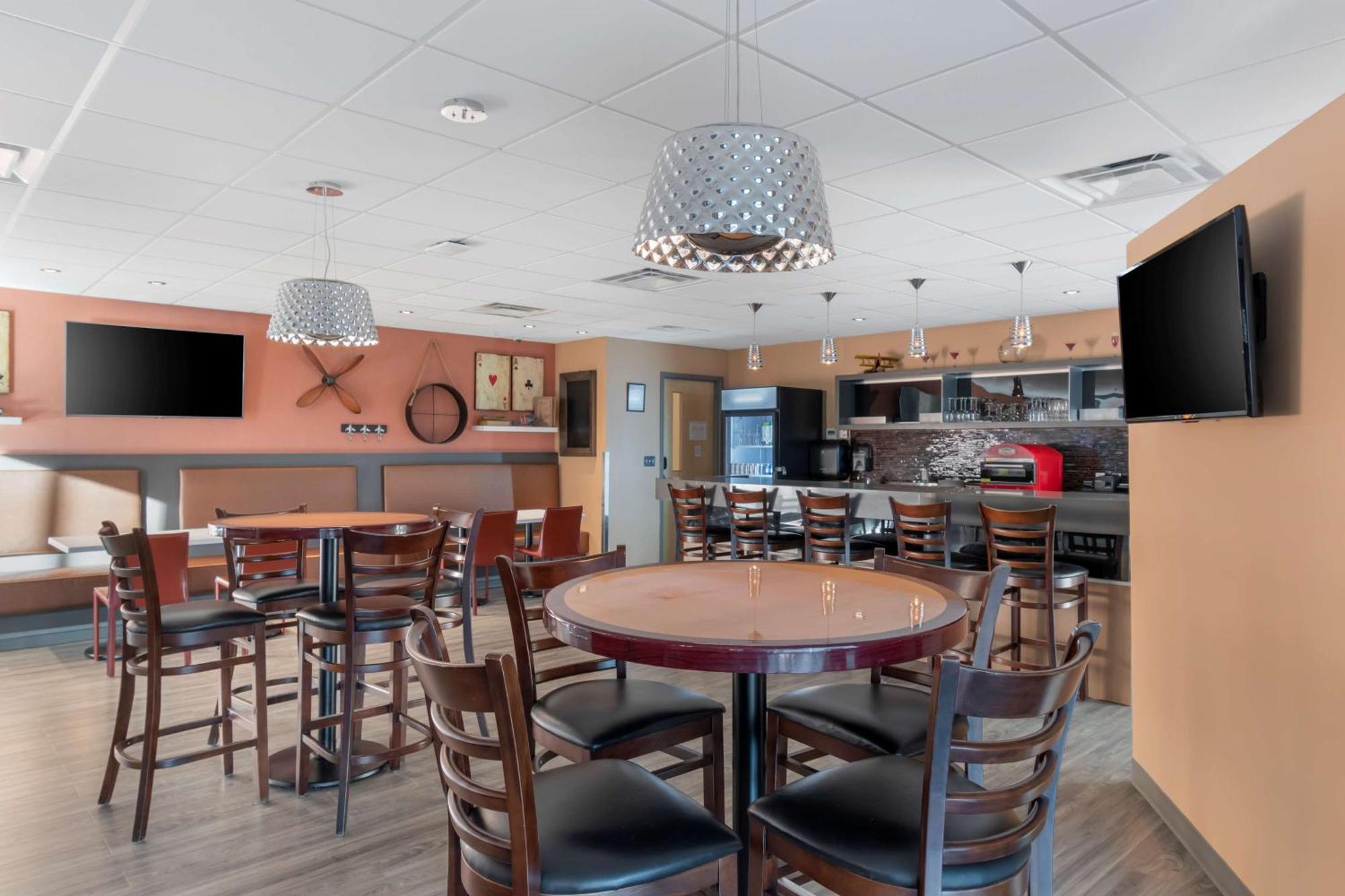 Best Western Plus Airport Inn & Suites Saskatoon Dış mekan fotoğraf